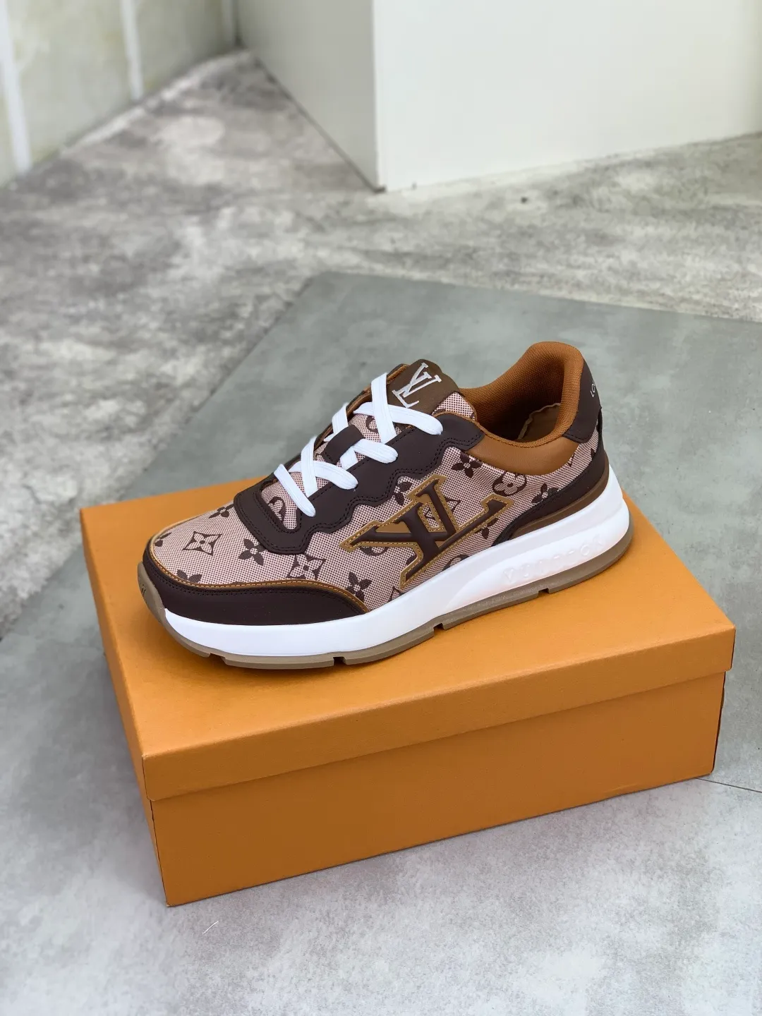 Men's men's shoes💰P440💰[New model]🆘[Louis Vuitton] LV official website latest model🎁casual and fashionable men's shoes👟hot style💥simple and elegant style, exclusive for trendy men. Unique official website latest brand elements👑original decoration, fashionable and generous, the fabric is made of original calfskin➕comfortable and breathable mesh lining➕pig skin lining ✅The official website specifies wear-resistant casual outsole, the classic model is taken in real life🎬Color: 2️⃣colors available😍Number of codes: 38-44 (45 46 customized)